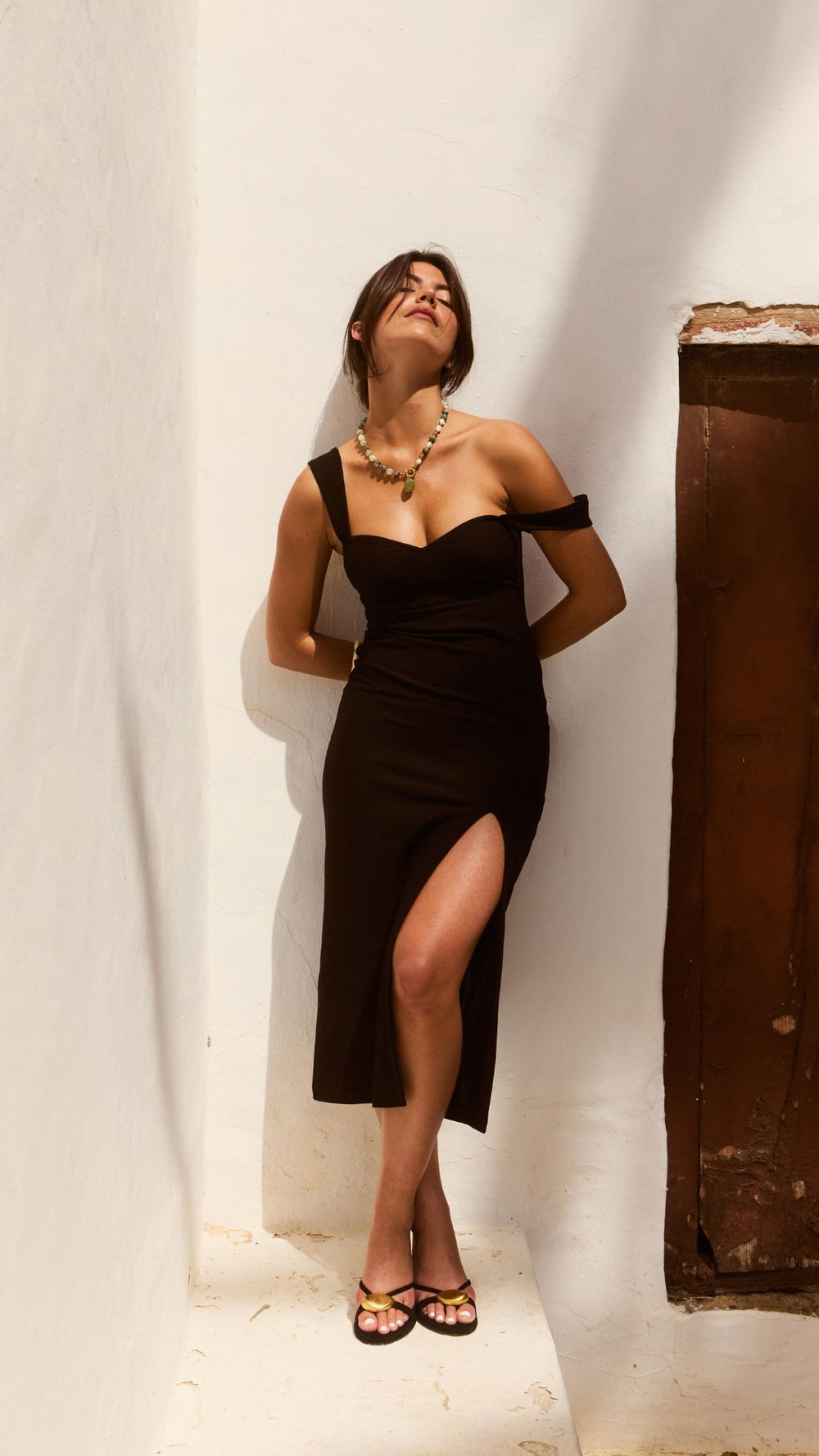 Robe noire coupe sculptante